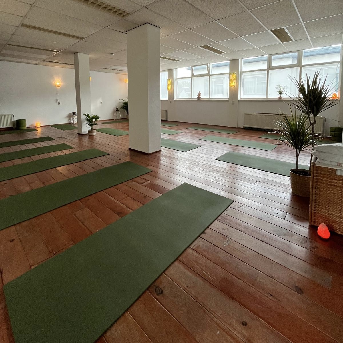WhatsApp Image 2025-10-29 at 12.27.00 (1) Grote zaal YogaLotus